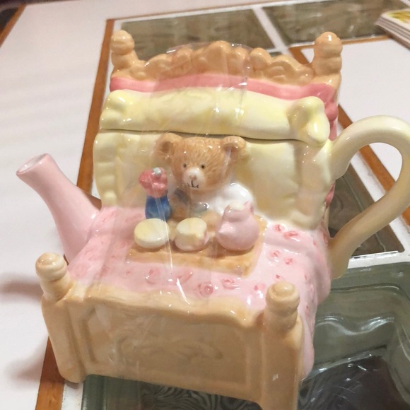 Vintage hallmark teddy bear breakfast in bed tea pot. Too adorable!!! - Picture 2 of 4